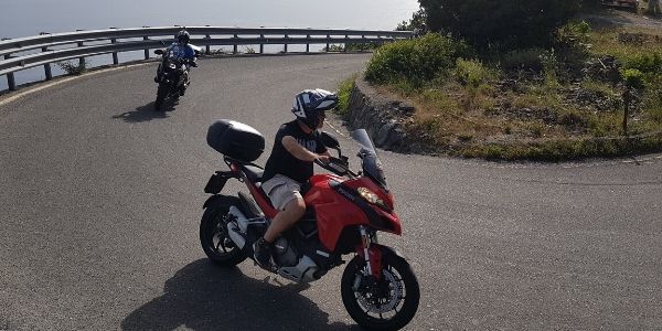 Viagens curtas de moto