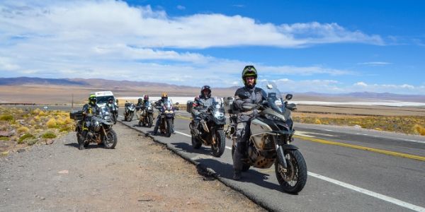 Cuidados necessários durante uma viagem de moto em grupo